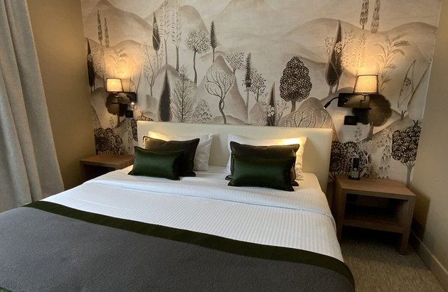 Le Renaissance à Mont-de-Marsan – chambre contemporaine pour shooting photo